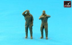 RAF WWII crewmen in high altitude outfit - Set A 1:72